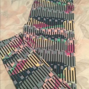 New Lularoe leggings tc fits size 12-18
